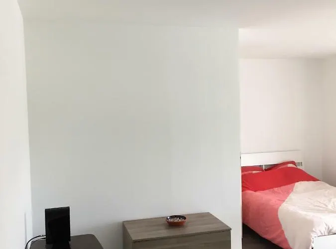 アパート Ferme リール